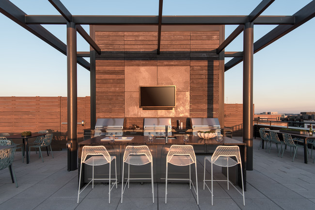 Rooftop lounge outdoor kitchen - Berkshire 15