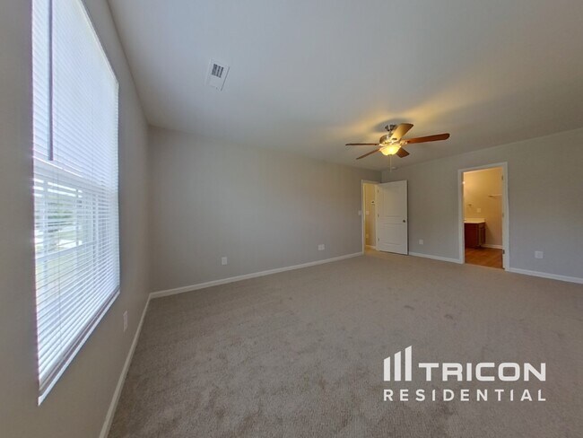 Foto del edificio - 151 Autumn Woods Dr