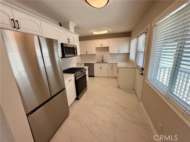 Foto del edificio - 517 Blossom Ln