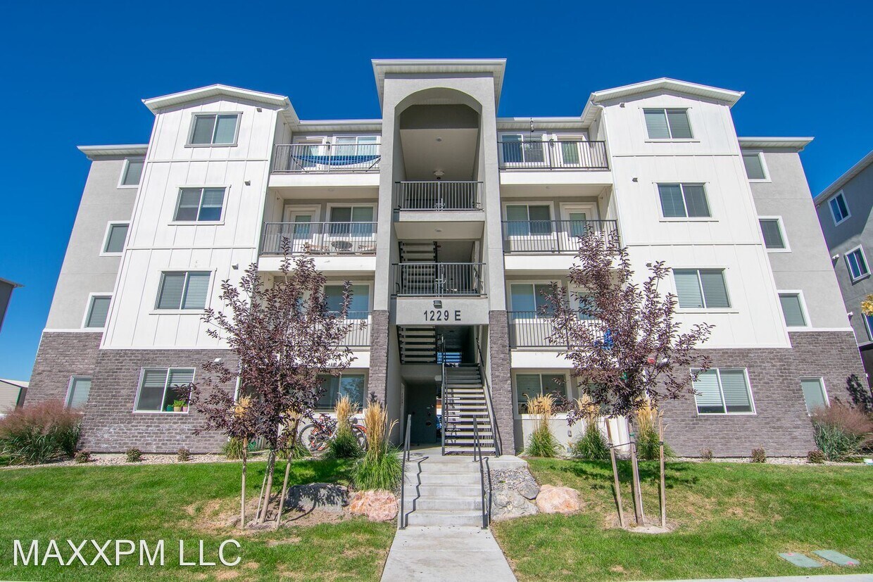 Foto principal - 2 br, 2 bath House - 1234 E 1500 S