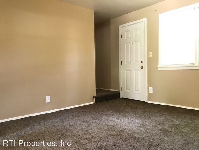 Building Photo - 744 Colette Dr