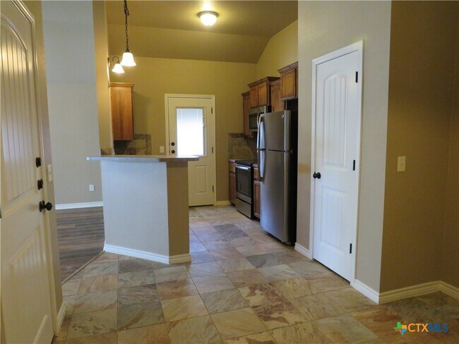 Building Photo - 402 Sladecek Dr