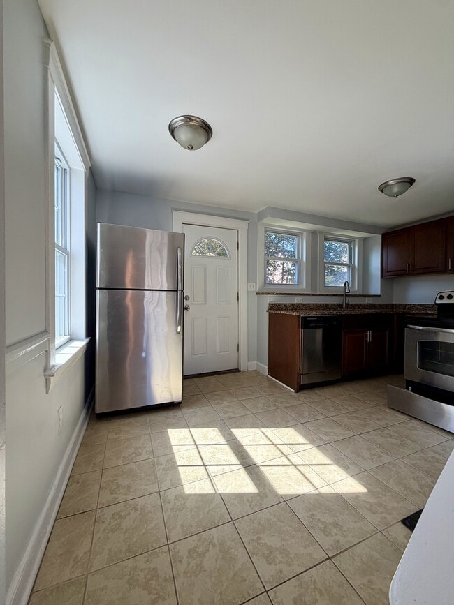 Building Photo - 97 Porpoise Way