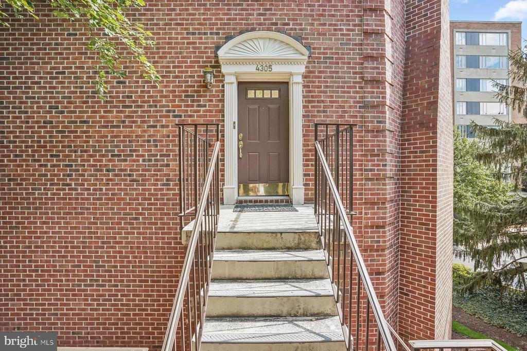 Foto principal - 4305 Massachusetts Ave NW