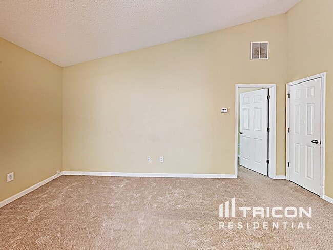 Building Photo - 6868 Merrywood Dr