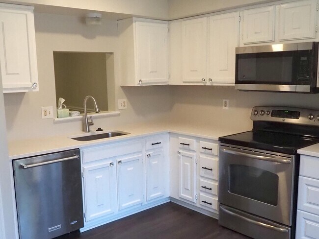 Foto del edificio - 272 Chelmsford Ct
