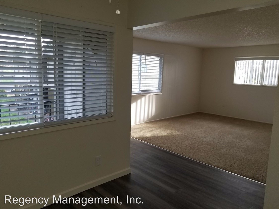 Foto principal - 704 N Broadway St