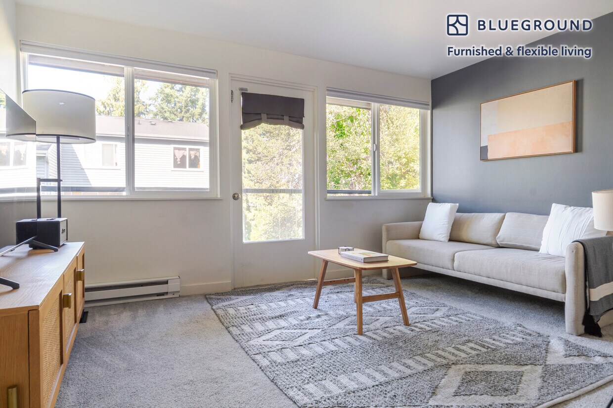 Foto principal - 3811 13th Ave W