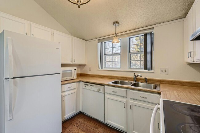 Foto del edificio - 16955 E Piedmont Dr