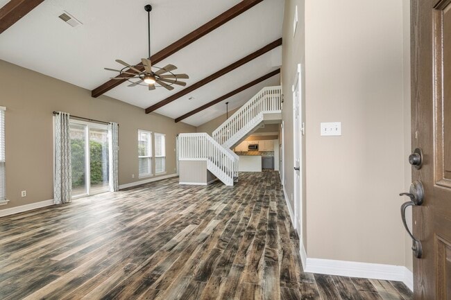 Building Photo - 2919 Lakeview Dr