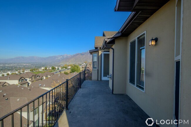 Building Photo - Gorgeous Home in Amazing Location!