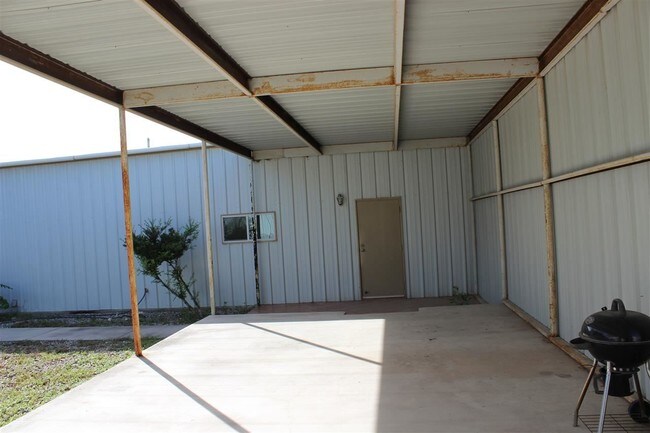 Foto del edificio - 266 Bayview Dr