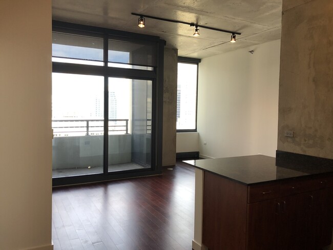 Foto del edificio - 235 W Van Buren St