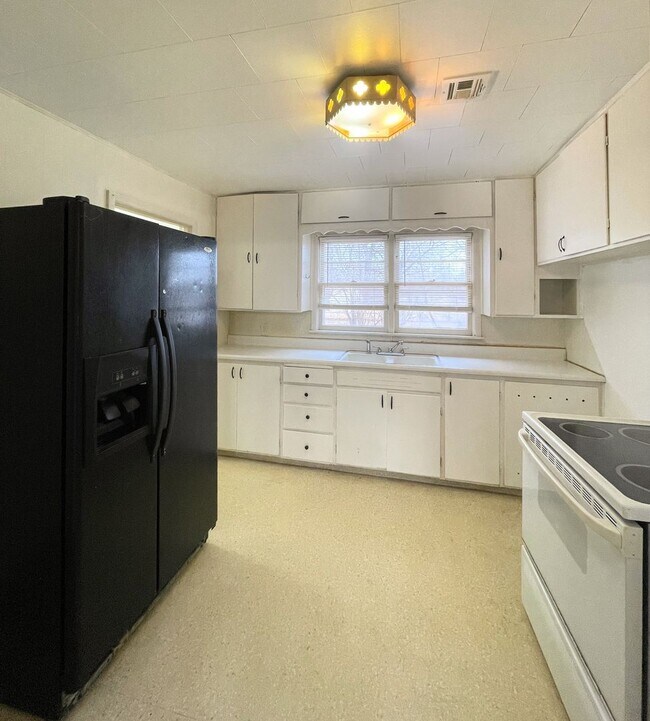 Foto del edificio - Spacious 2-Bed 1-Bath House