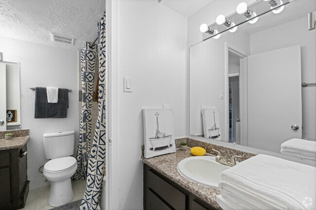 2 habitaciones, 1 baño - 934 pies cuadrados - Baño principal - Parkway And Parkgreen On Bellaire