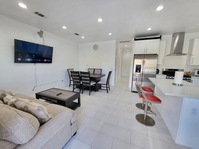Foto del edificio - 10573 Sycamore Ave