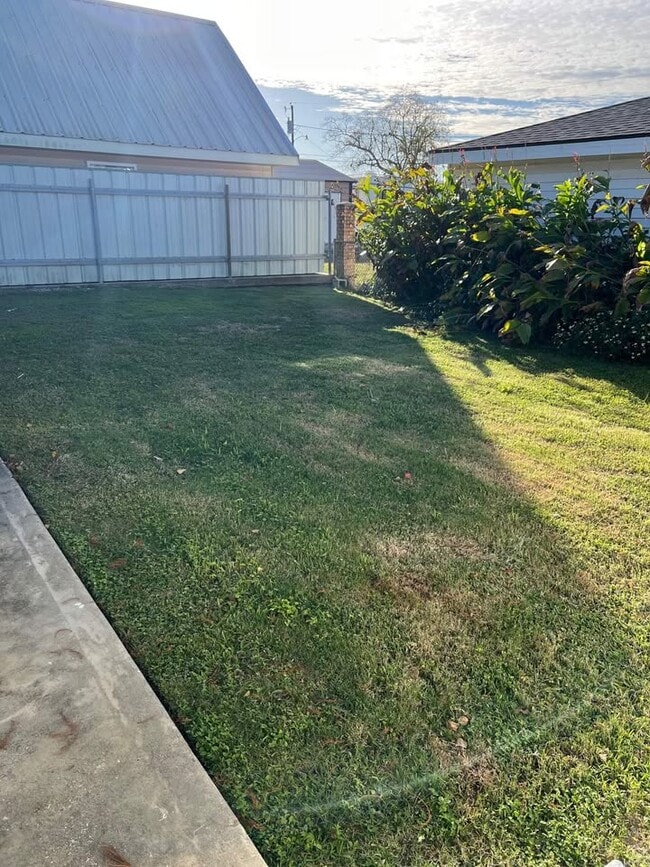 Foto del edificio - 2228 Riverland Dr