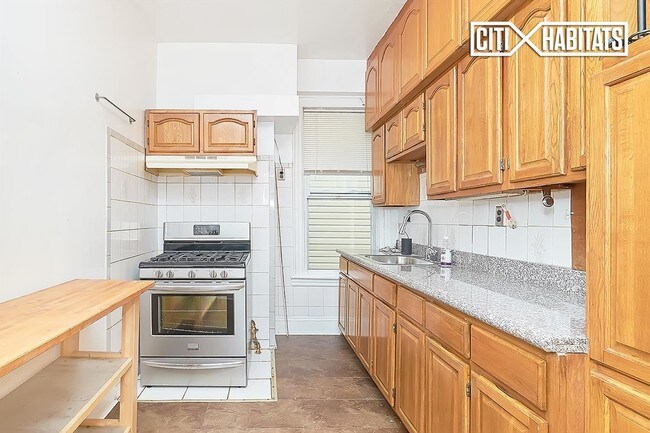 Building Photo - 288 Fenimore St