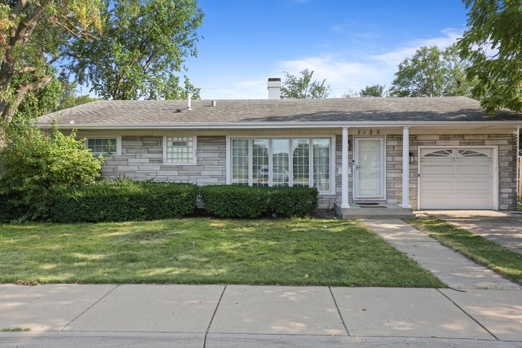 Foto principal - 7125 Simpson St