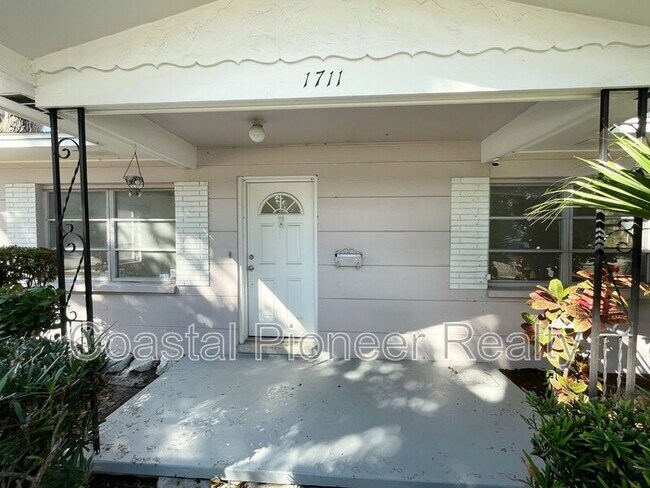 Building Photo - 1711 31st St S