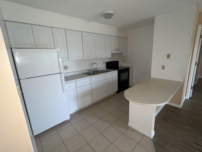 Building Photo - 6790 McLaren Pl