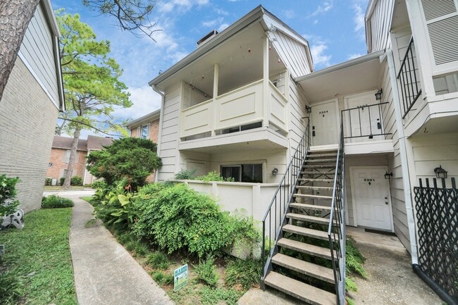 Building Photo - 2800 Jeanetta St