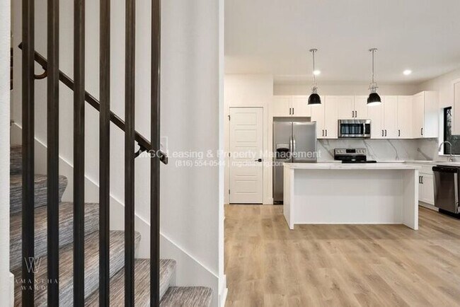 Foto del edificio - Modern Townhome Living with a Walk-Out Basement at Ayden Place