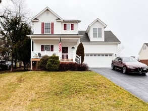Building Photo - 200 Meadow Dr NW
