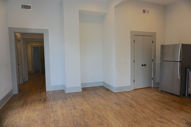 Foto del edificio - 552 E Liberty