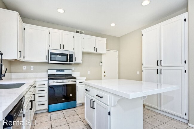 Building Photo - 3 br, 2.5 bath House - 255 Diamante