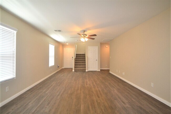 Foto del edificio - 336 Silverado Pines Ave