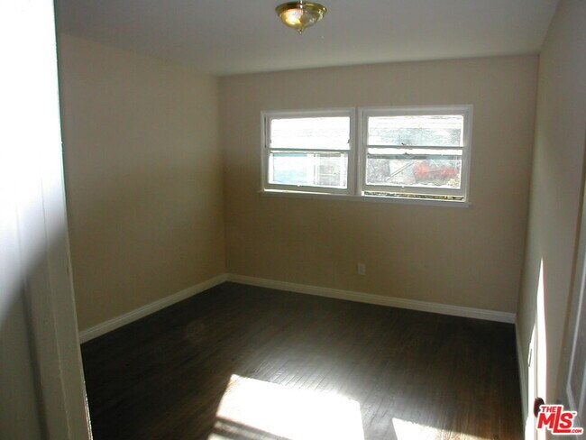 Foto del edificio - 833 N Kingsley Dr