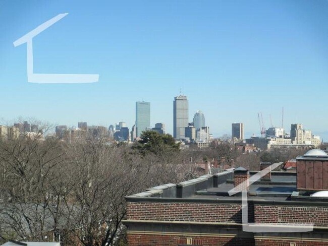 Foto del edificio - Huge, updated, sunny 5 bed in Coolidge Corner for 9/1!