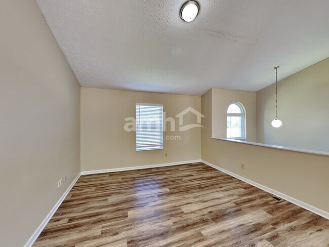 Foto del edificio - 6891 Winchester Lakes Blvd