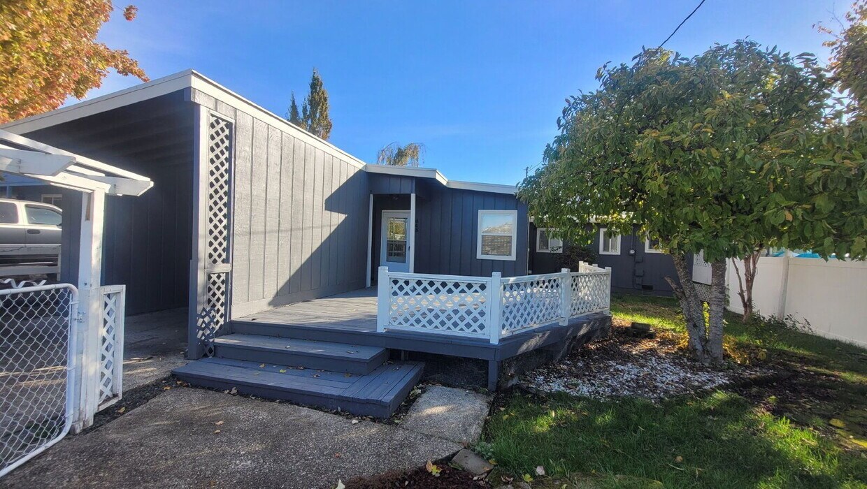 Foto principal - 643 NE Channon Ave