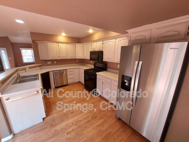 Foto del edificio - 6568 Foxdale Cir