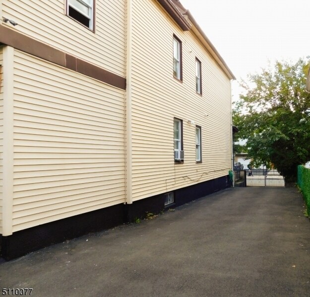 Building Photo - 1089 Anna St