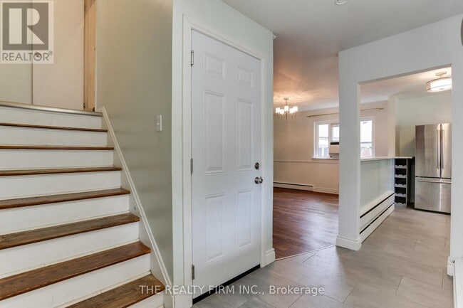 Building Photo - 425 Ridout St S