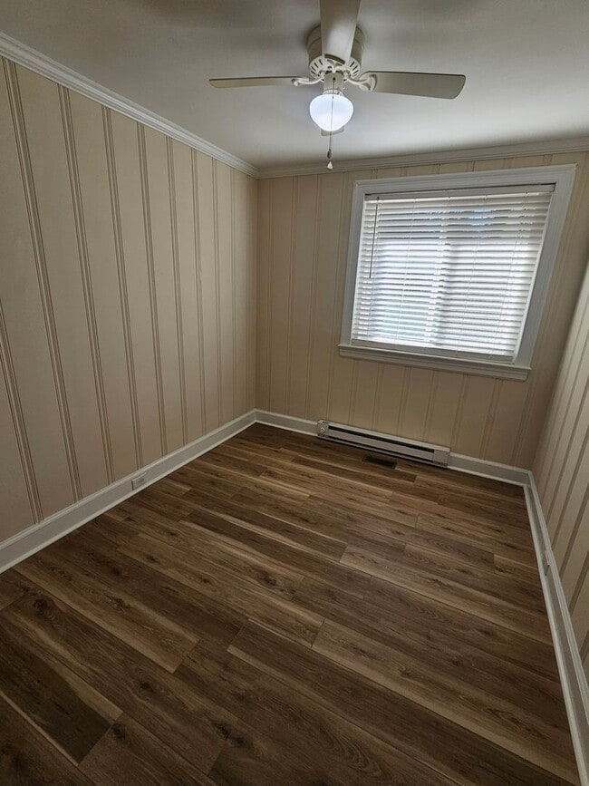 Building Photo - 732 Elvie St S