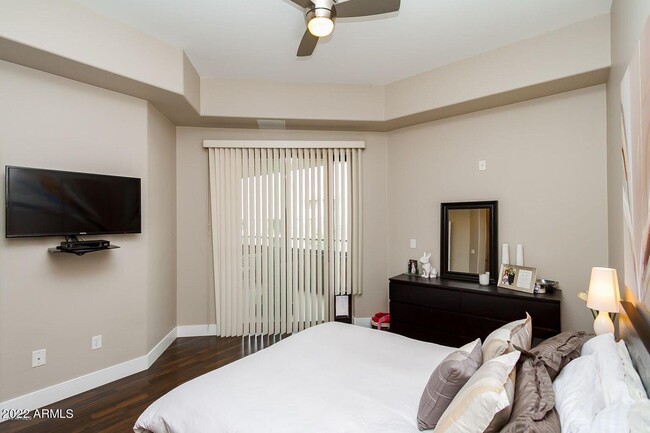 Building Photo - 945 E Playa Del Norte Dr