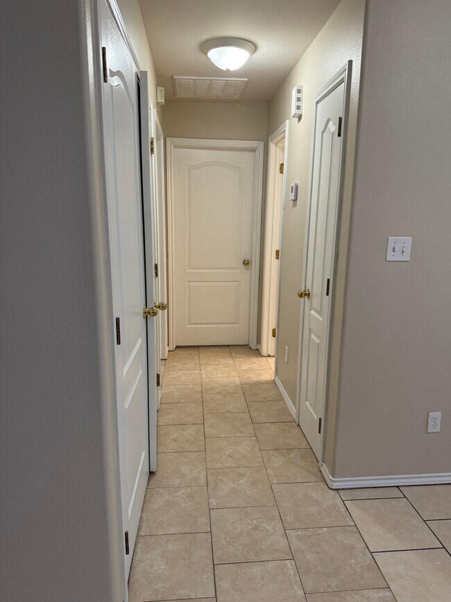 Unit A: Hallway - 302 W Amy Dr