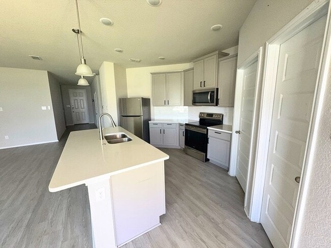 Building Photo - 8978 Fair Oaks Dr