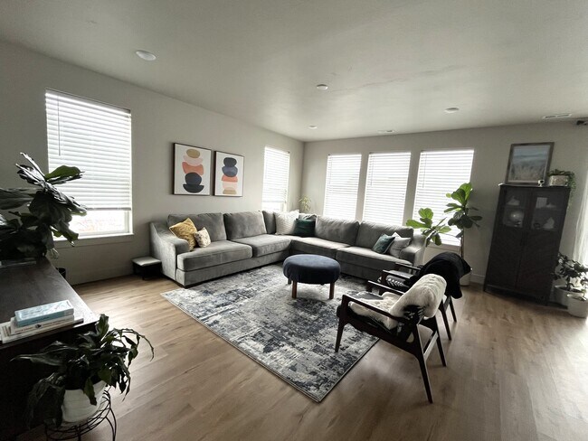 Foto del edificio - 548 Aspen Ave