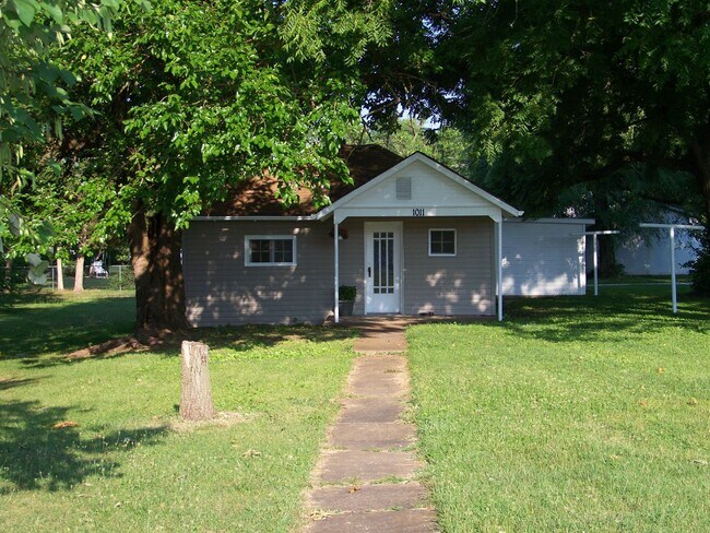 Foto del edificio - 1 bedroom, 1 bath home near Evangel Univer...