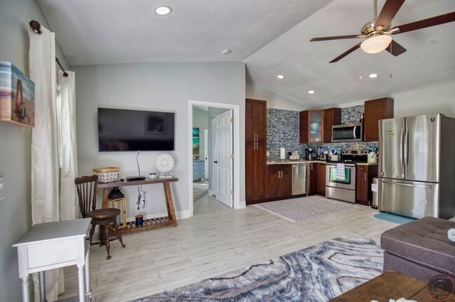 Foto del edificio - Annual Cottage minutes from Manasota Key Beach!  (2 Units on Property)