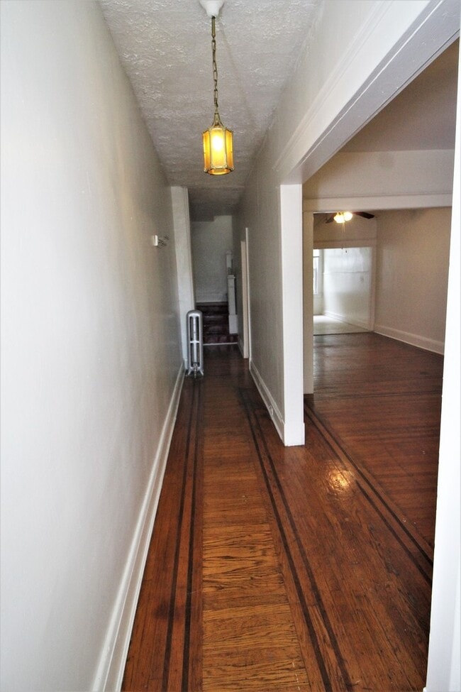 Building Photo - 2026/2027 JHU Off-Campus 3bd/1ba Rowhouse  w/ W/D & rear yard! -Available 6/9/26