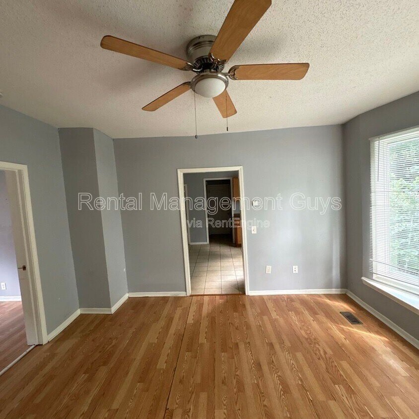 Primary Photo - 2314 N Sheridan Ave