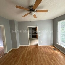 Building Photo - 2314 N Sheridan Ave