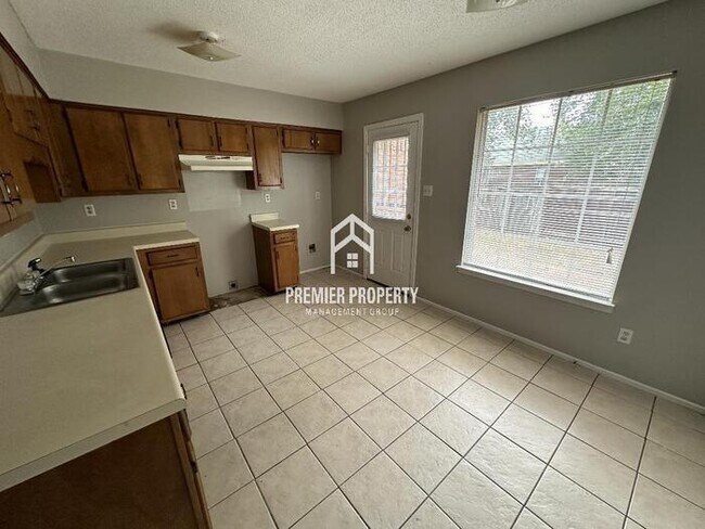 Foto del edificio - 6622 Nutall Oak Cove