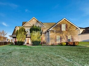Building Photo - 447 The Gables Dr